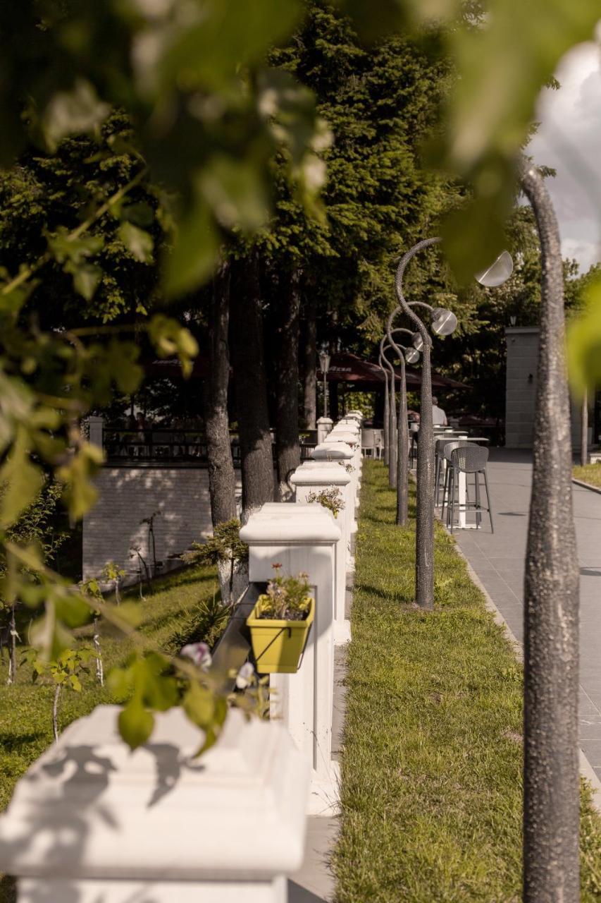Hotel Turizem Shkelzeni Bajram Curr Exterior foto